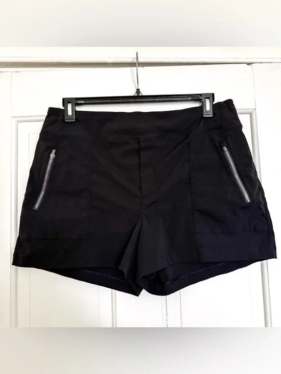 Athleta Trekkie North Mid Rise Short - Picture 4 of 9